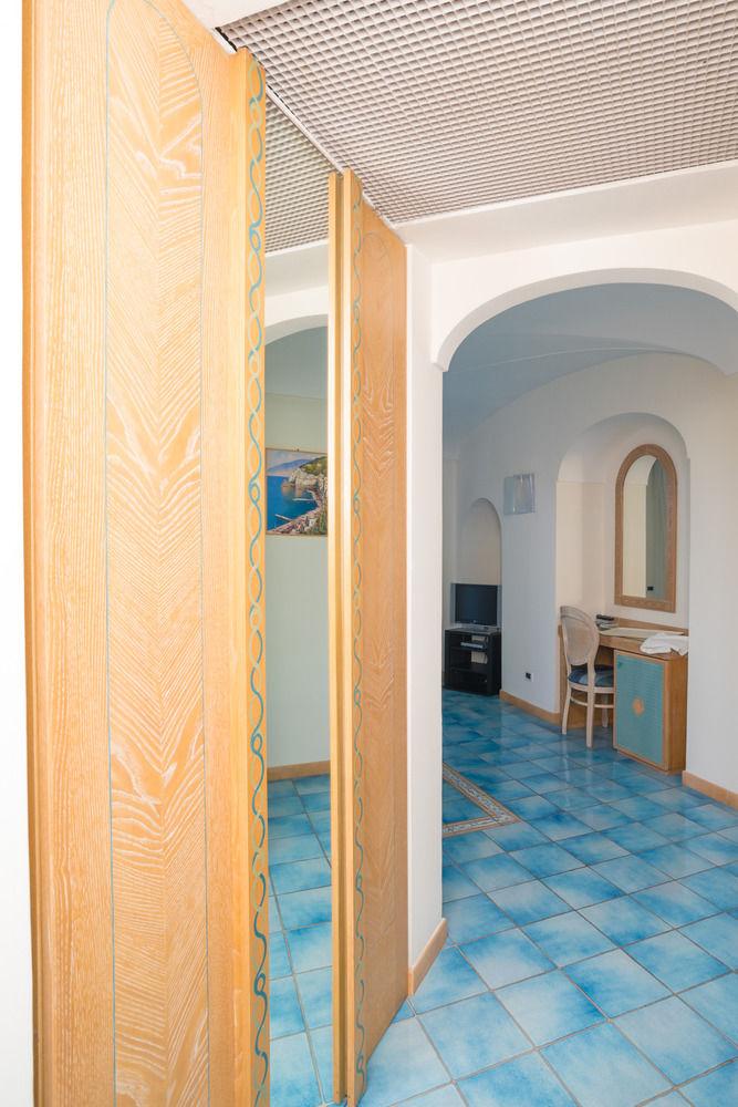 Hotel Italia - 4*